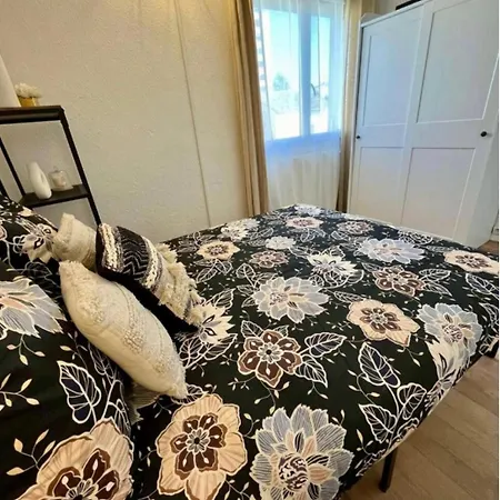 L'escale Au Centre De *